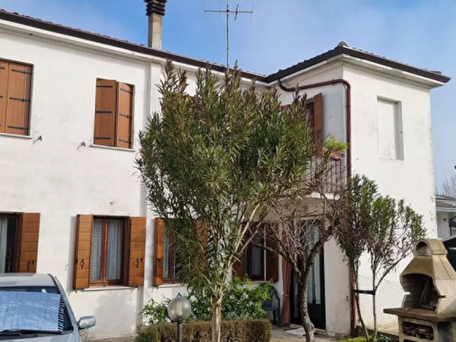Immagine 1 di Casa indipendente in vendita  in via Roma a Pozzonovo