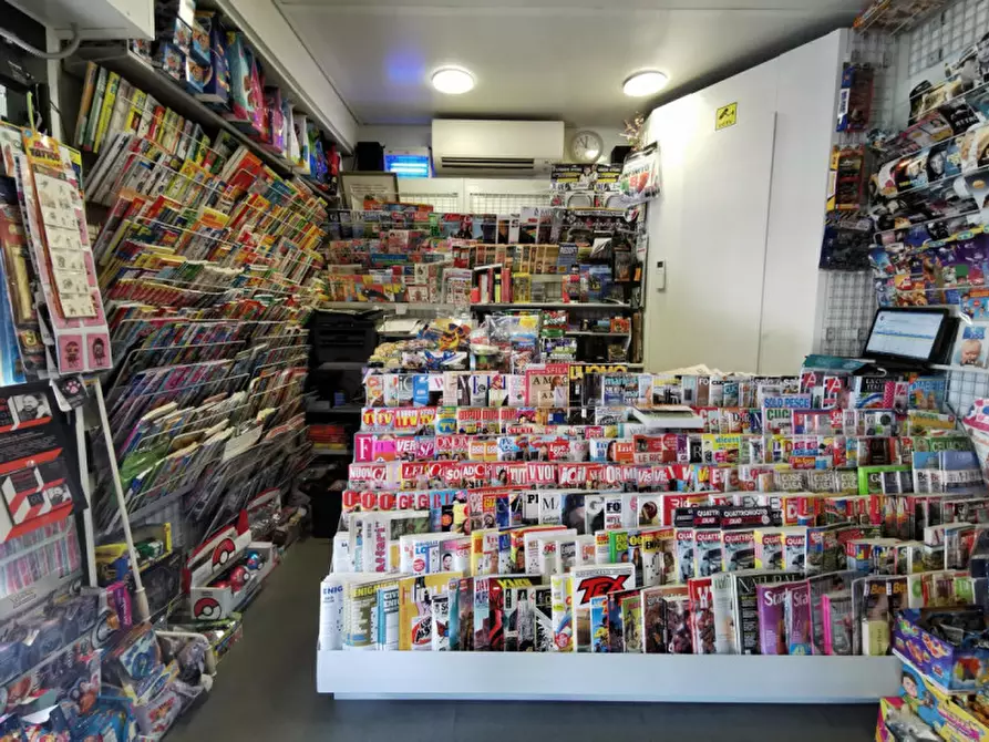 Immagine 2 di Attività commerciale in vendita  in Piazza Saffi a Savona