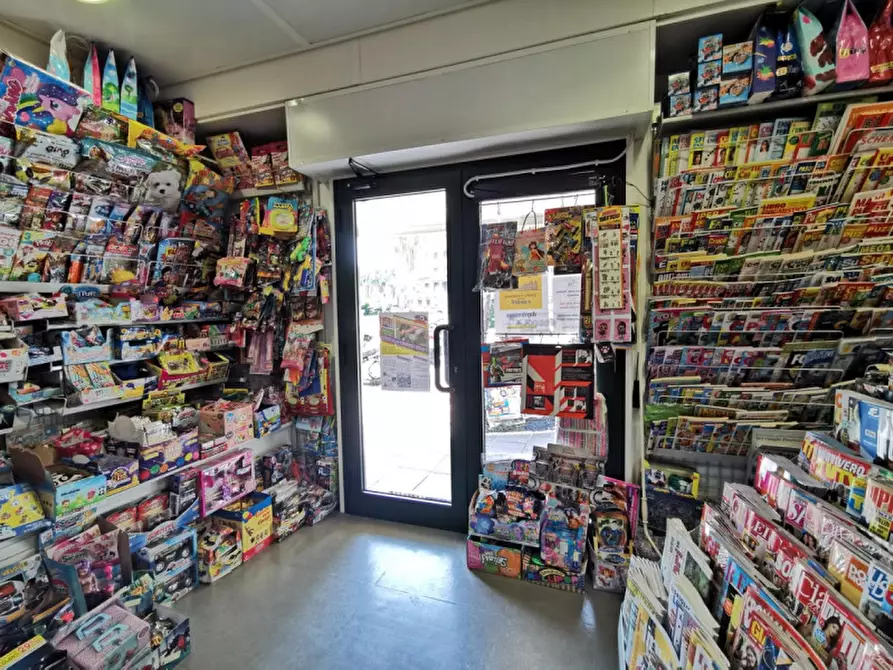 Immagine 3 di Attività commerciale in vendita  in Piazza Saffi a Savona