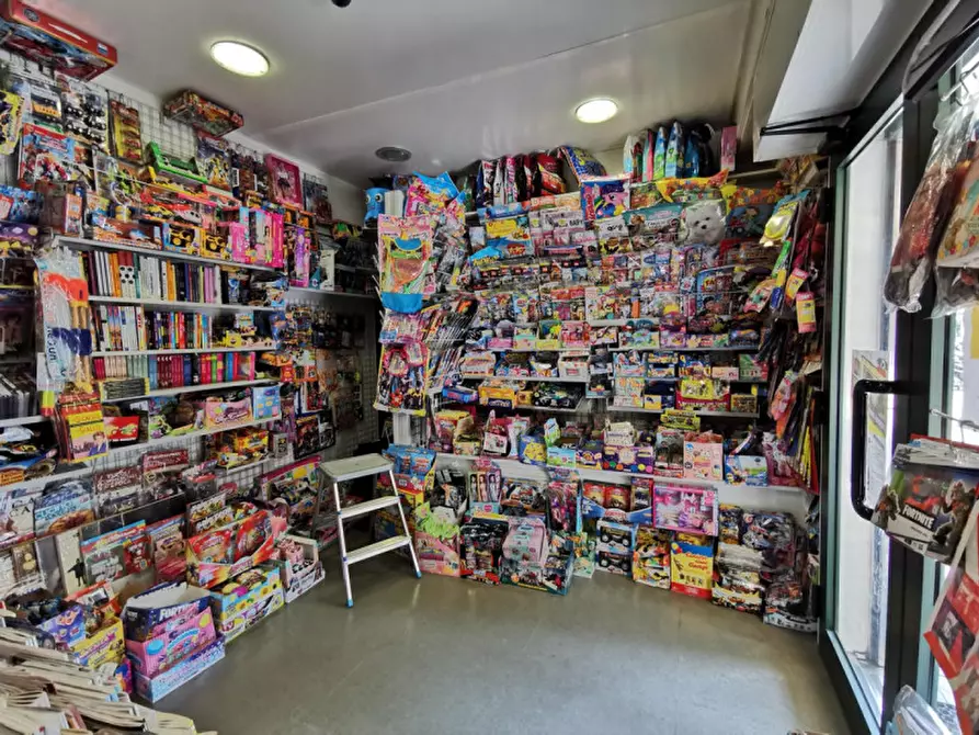 Immagine 4 di Attività commerciale in vendita  in Piazza Saffi a Savona