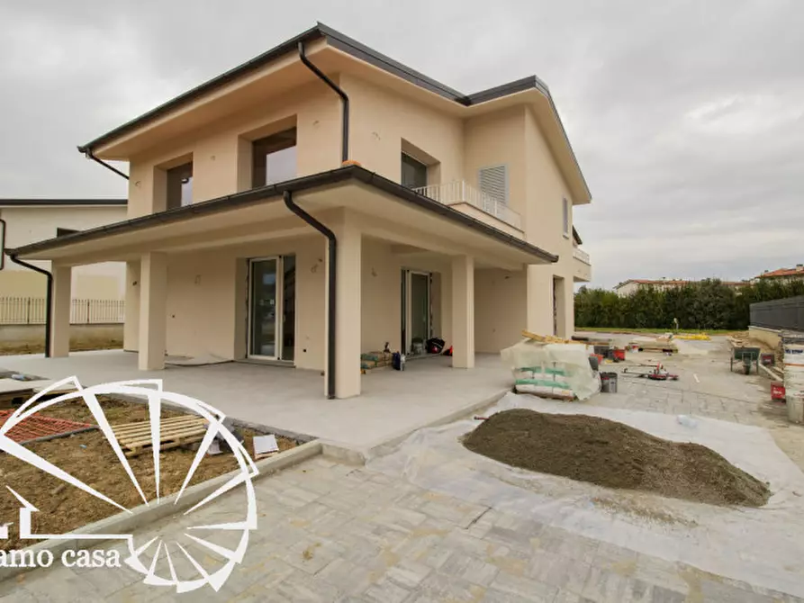 Immagine 1 di Villa in vendita  a Carmignano