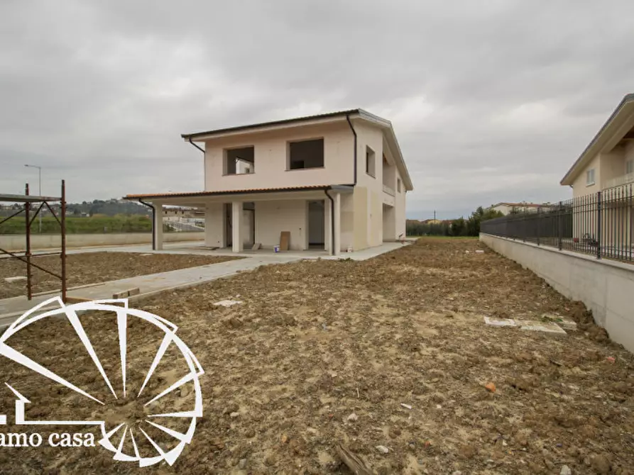 Immagine 2 di Villa in vendita  a Carmignano