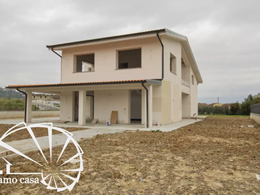 Immagine 3 di Villa in vendita  a Carmignano