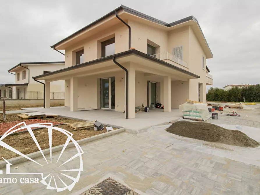 Immagine 4 di Villa in vendita  a Carmignano