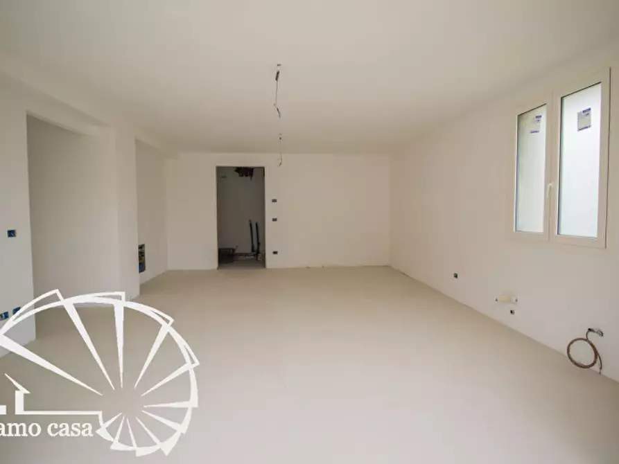 Immagine 5 di Villa in vendita  a Carmignano