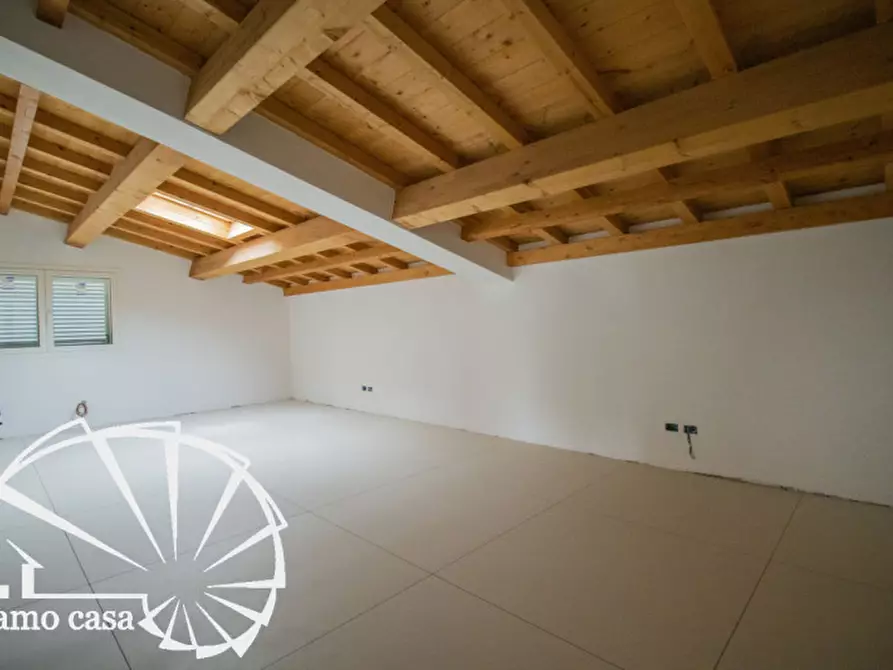 Immagine 8 di Villa in vendita  a Carmignano