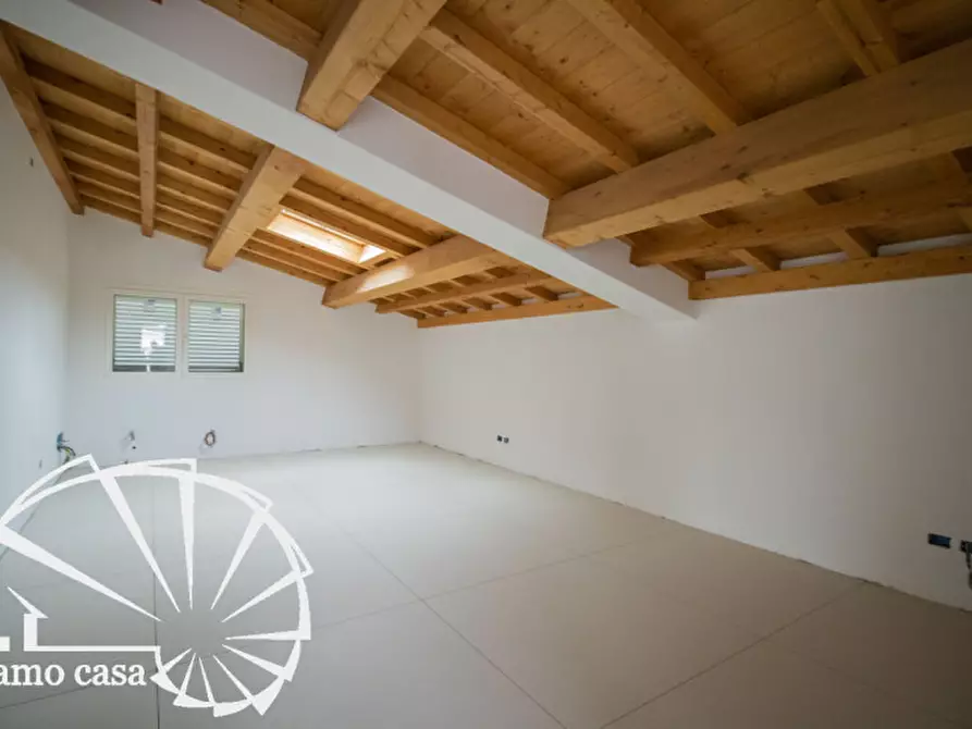 Immagine 9 di Villa in vendita  a Carmignano