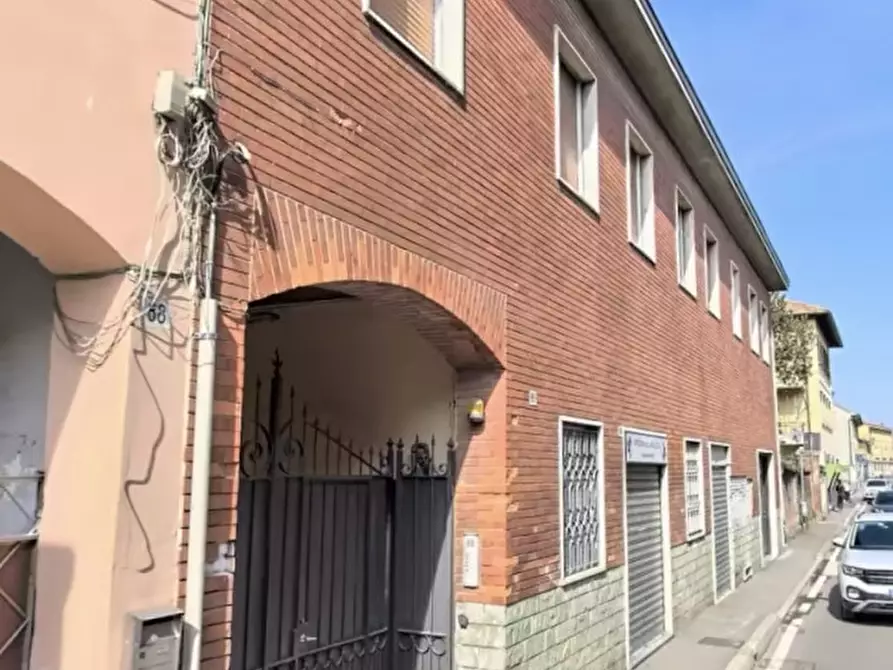 Immagine 1 di Palazzo in vendita  in VIA CARLO ROMANO 86 a Cesate