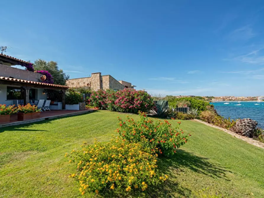 Immagine 2 di Appartamento in vendita  in via del ginepro a Golfo Aranci