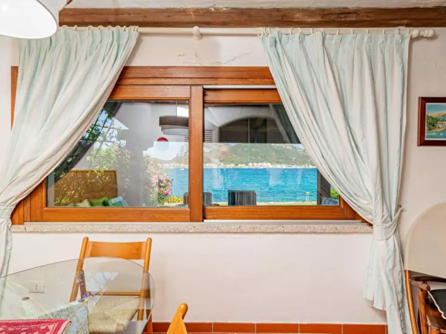 Immagine 6 di Appartamento in vendita  in via del ginepro a Golfo Aranci