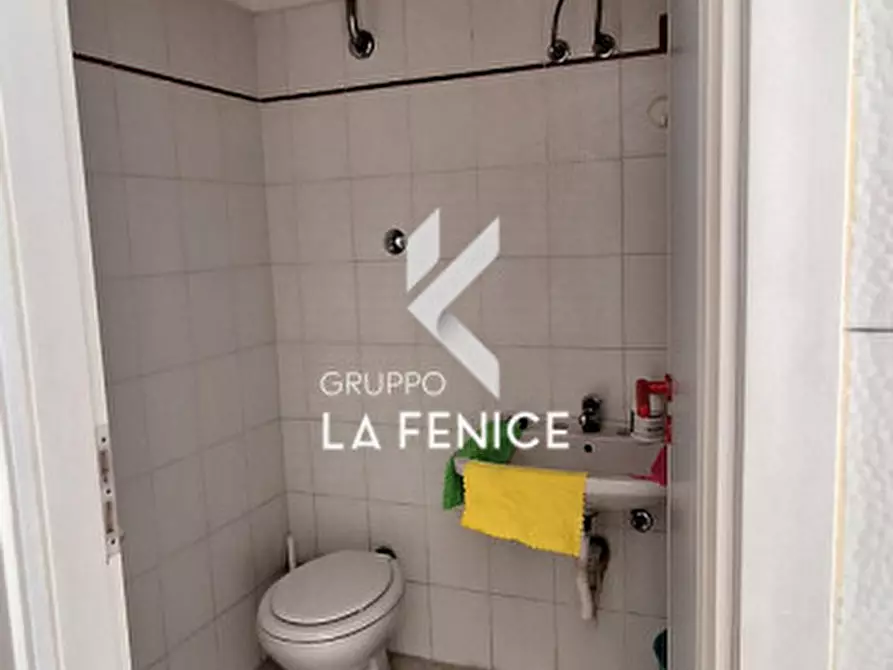 Immagine 20 di Negozio in vendita  in via Montello a Locorotondo