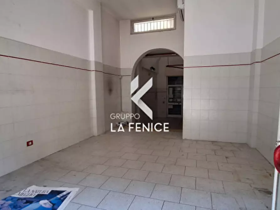 Immagine 22 di Negozio in vendita  in via Montello a Locorotondo