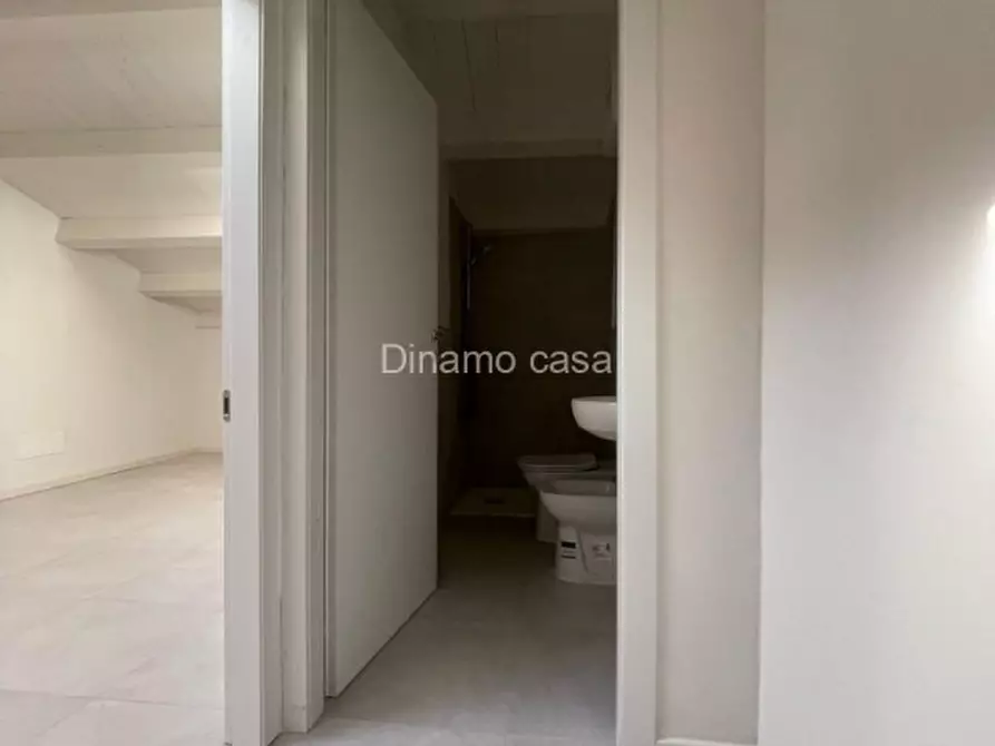 Immagine 10 di Casa indipendente in vendita  a Prato