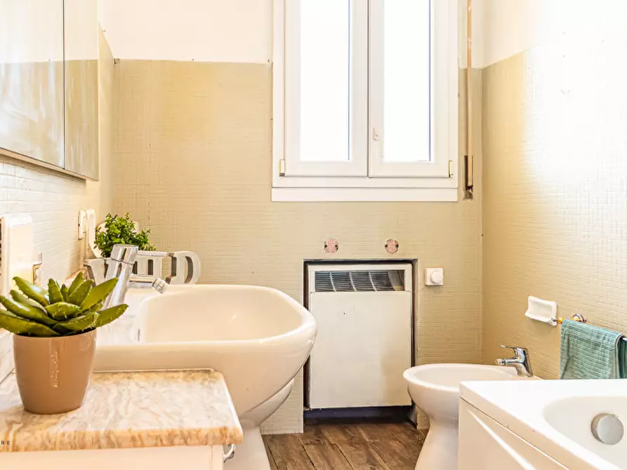 Immagine 34 di Appartamento in vendita  in VIA AURELIO SAFFI a Bologna