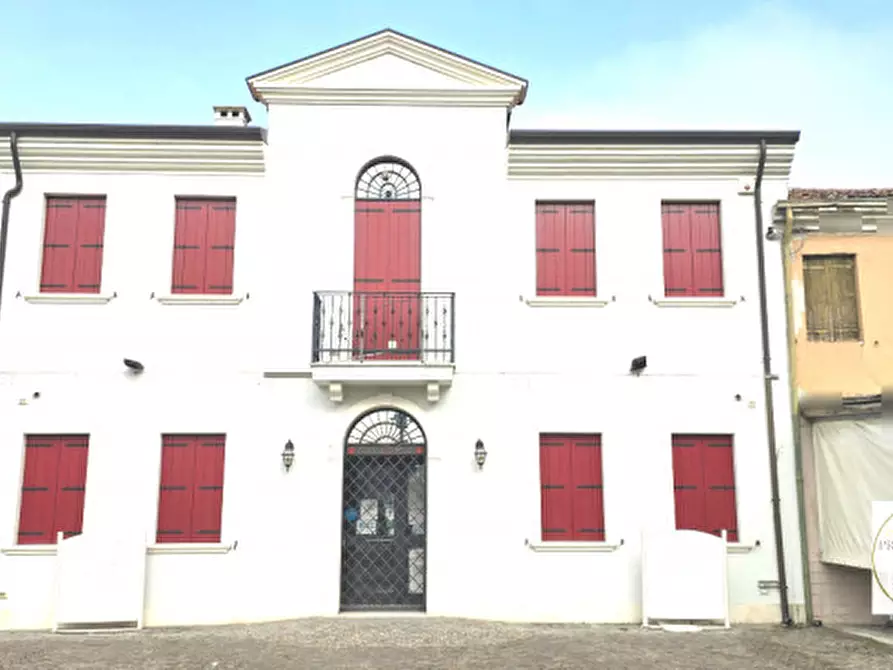 Immagine 1 di Palazzo in vendita  a Borgo Veneto