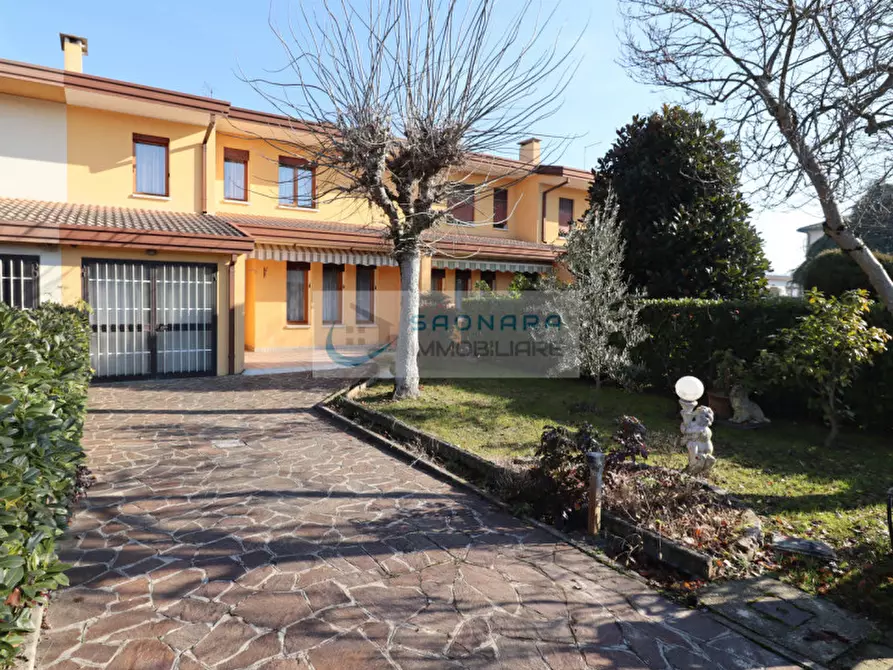 Immagine 1 di Villetta a schiera in vendita  in VIA ROMA a Saonara