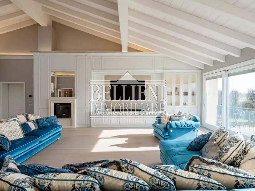 Immagine 1 di Villa in vendita  in Via Borsellino a Torri Di Quartesolo