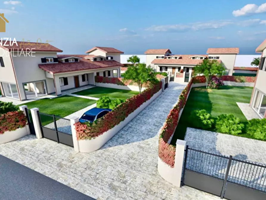 Immagine 18 di Casa bifamiliare in vendita  in VIA DELLE ORTENSIE a Rocca Di Papa