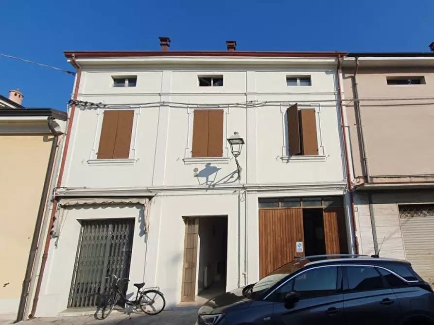 Immagine 1 di Villetta a schiera in vendita  in VIALE MEDAGLIE D'ORO a Novi Di Modena