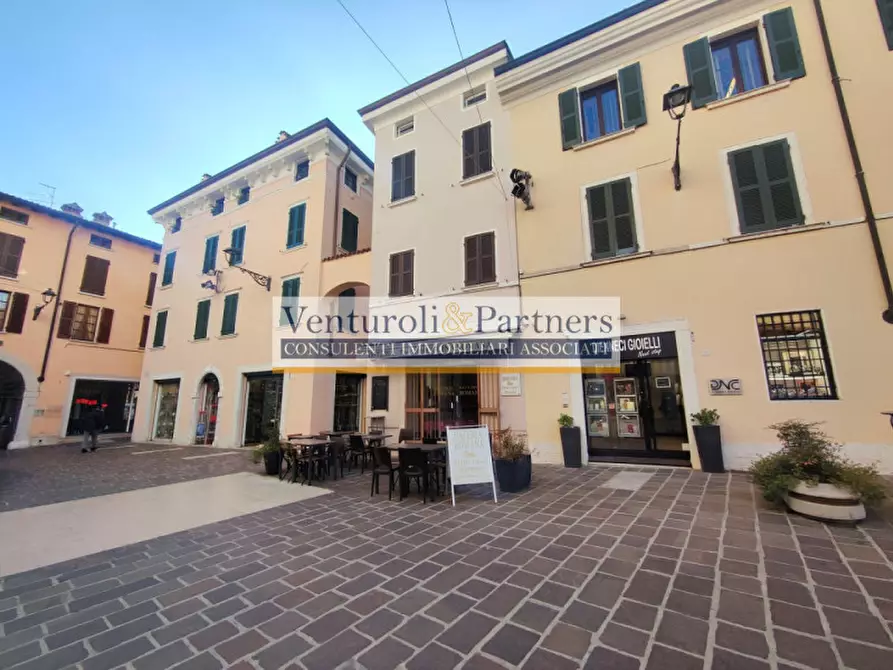 Immagine 1 di Palazzo in vendita  in via crocefisso a Desenzano Del Garda