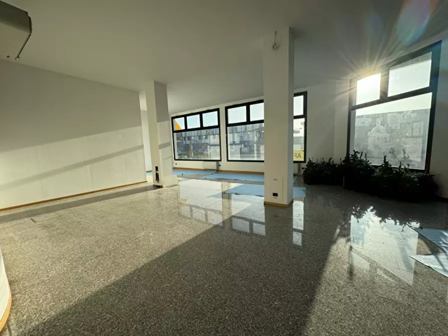 Immagine 2 di Negozio in affitto  in PIAZZA TRENTO a Este