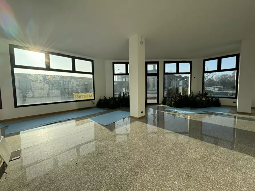 Immagine 3 di Negozio in affitto  in PIAZZA TRENTO a Este