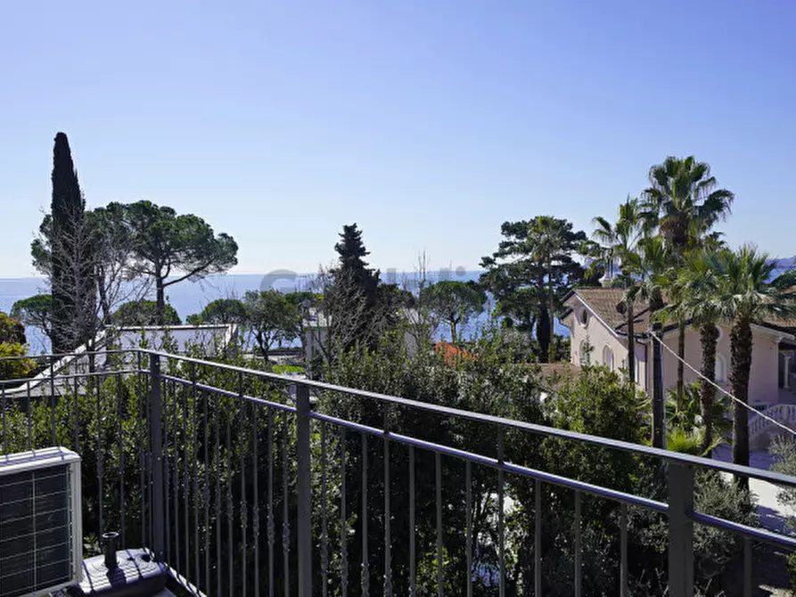 Immagine 3 di Appartamento in vendita  in Viale Ugo Foscolo 134 a Toscolano-Maderno