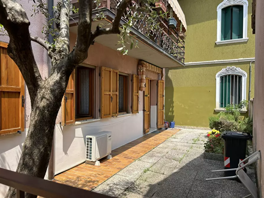 Immagine 1 di Appartamento in vendita  in Strada del tormeno a Vicenza