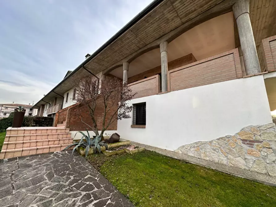 Immagine 1 di Villa in vendita  in via Casoni a Torri Di Quartesolo