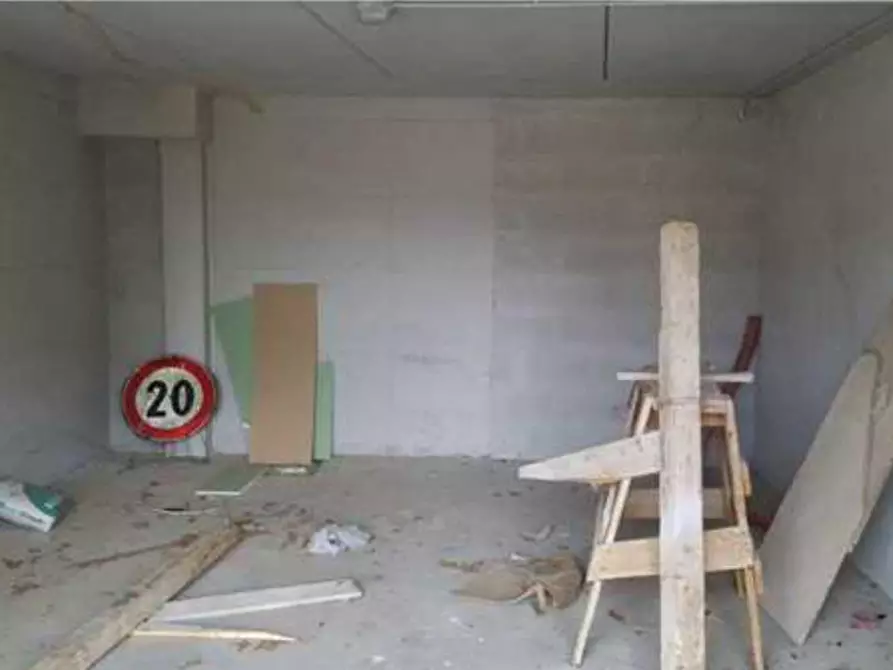Immagine 1 di Garage in vendita  in Viale Europa Unita, N. 25 a Ponzano Romano