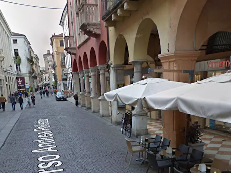 Immagine 1 di Negozio in vendita  in Corso Palladio a Vicenza
