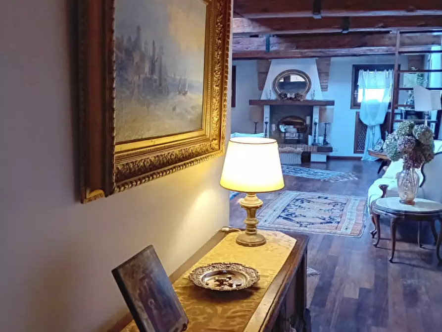 Immagine 6 di Appartamento in vendita  in santa croce a Venezia