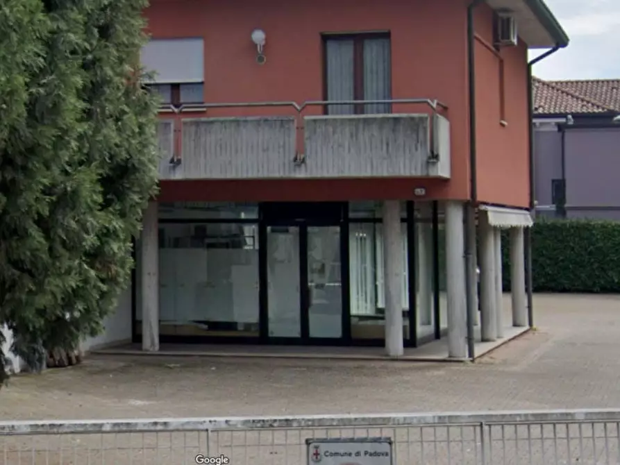 Immagine 1 di Negozio in affitto  in via Dei Colli a Padova