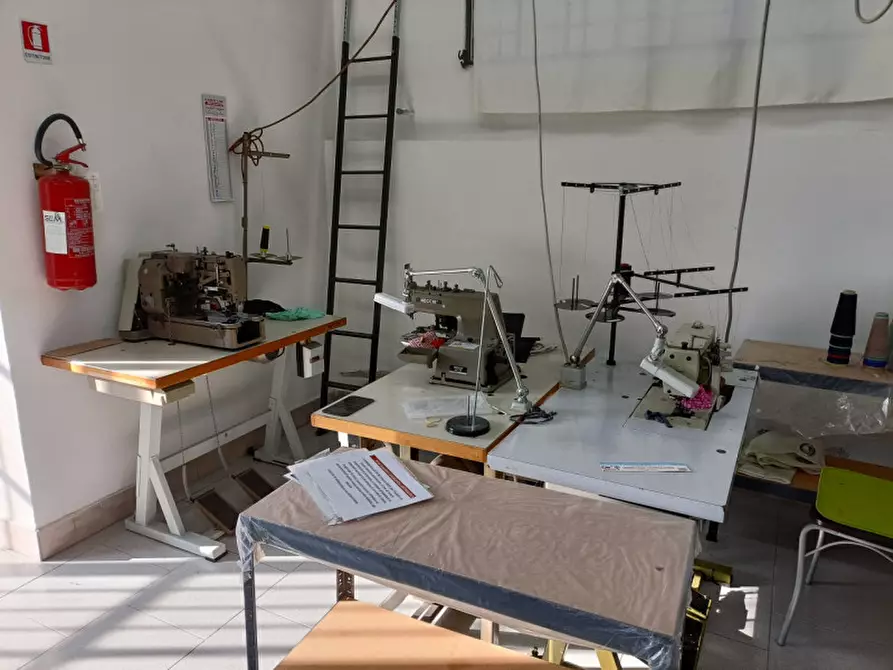 Immagine 1 di Laboratorio in vendita  in Via Salvemini a Corciano