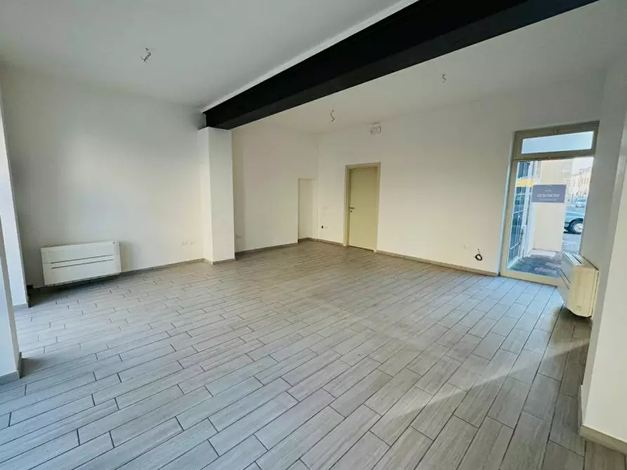 Immagine 3 di Negozio in vendita  in PIAZZA SAN SOLVESTRO, 2 a Calvisano