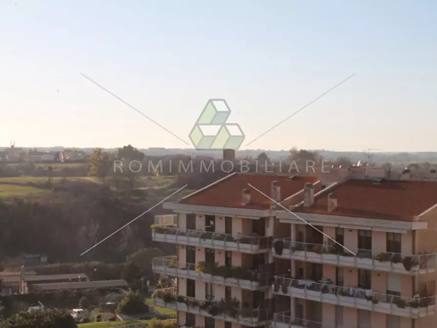 Immagine 11 di Negozio in affitto  in Via Andrea Lavezzolo a Roma