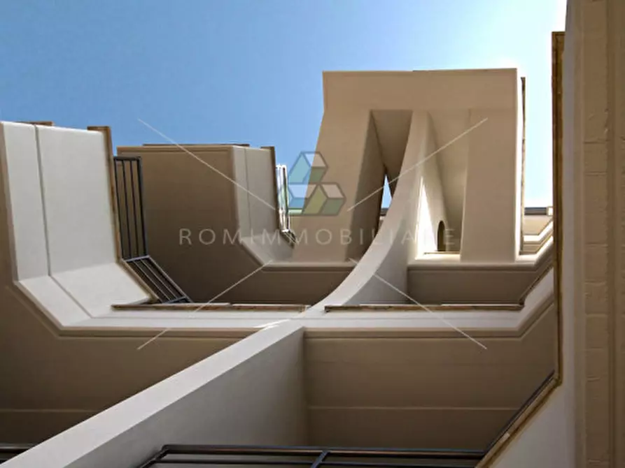 Immagine 14 di Negozio in affitto  in Via Andrea Lavezzolo a Roma