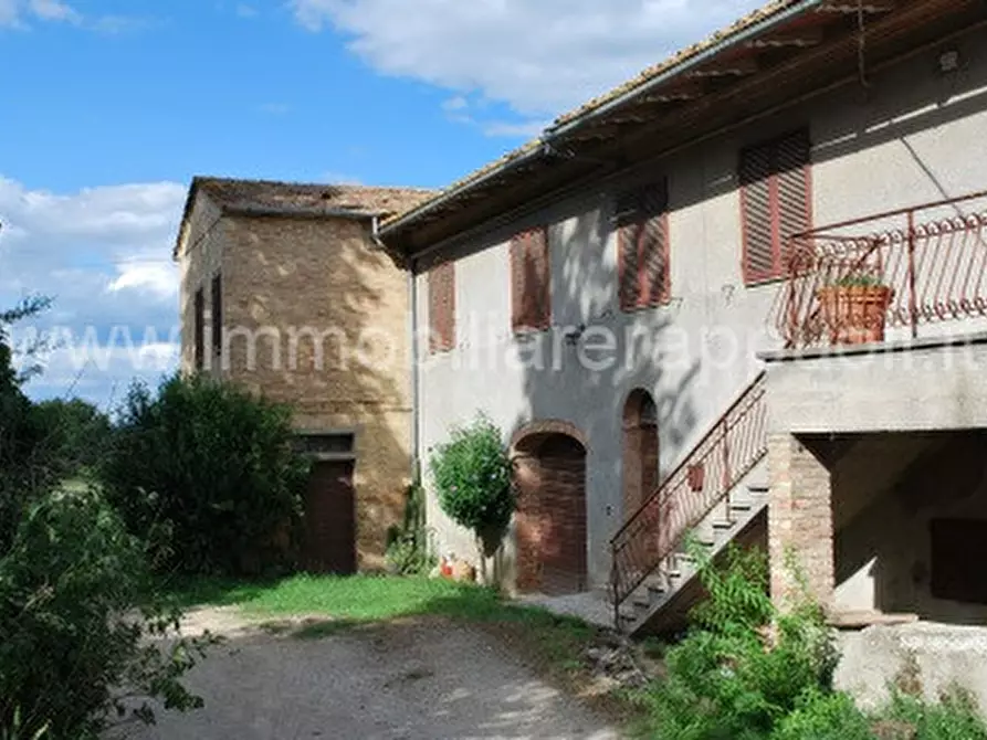 Immagine 2 di Rustico / casale in vendita  a Montalcino