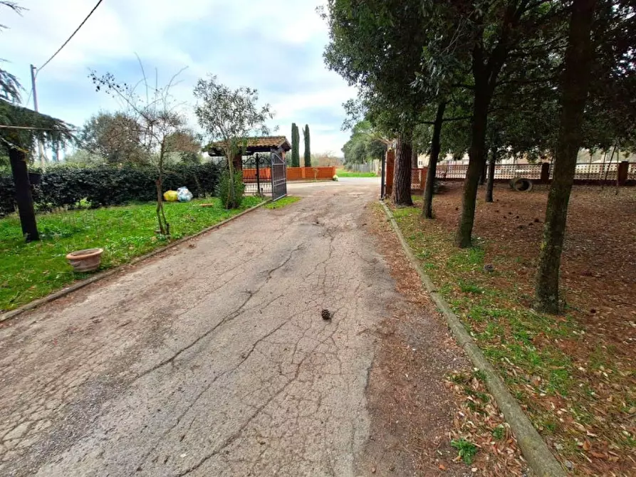 Immagine 9 di Negozio in vendita  in Loc. Sant'Eraclio, Via Cupa, N. snc a Foligno