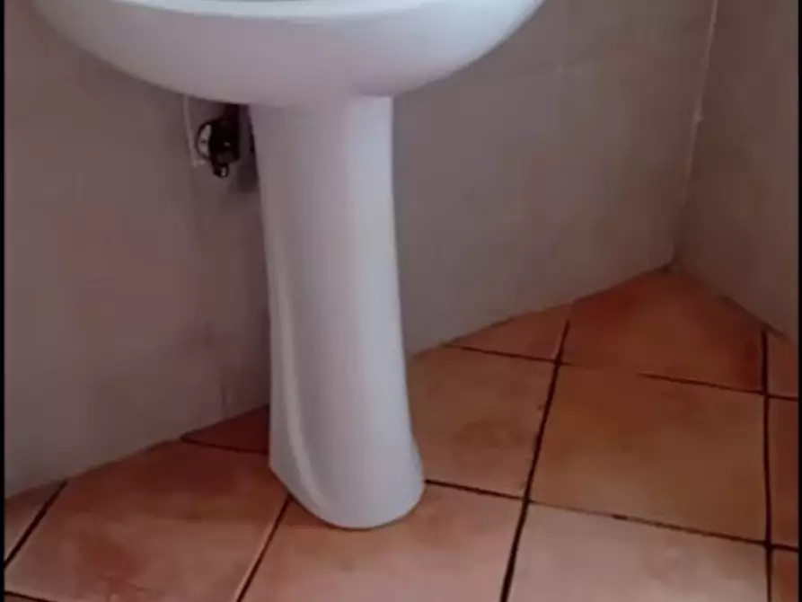 Immagine 2 di Ufficio in affitto  in Via di campo romano a Roma