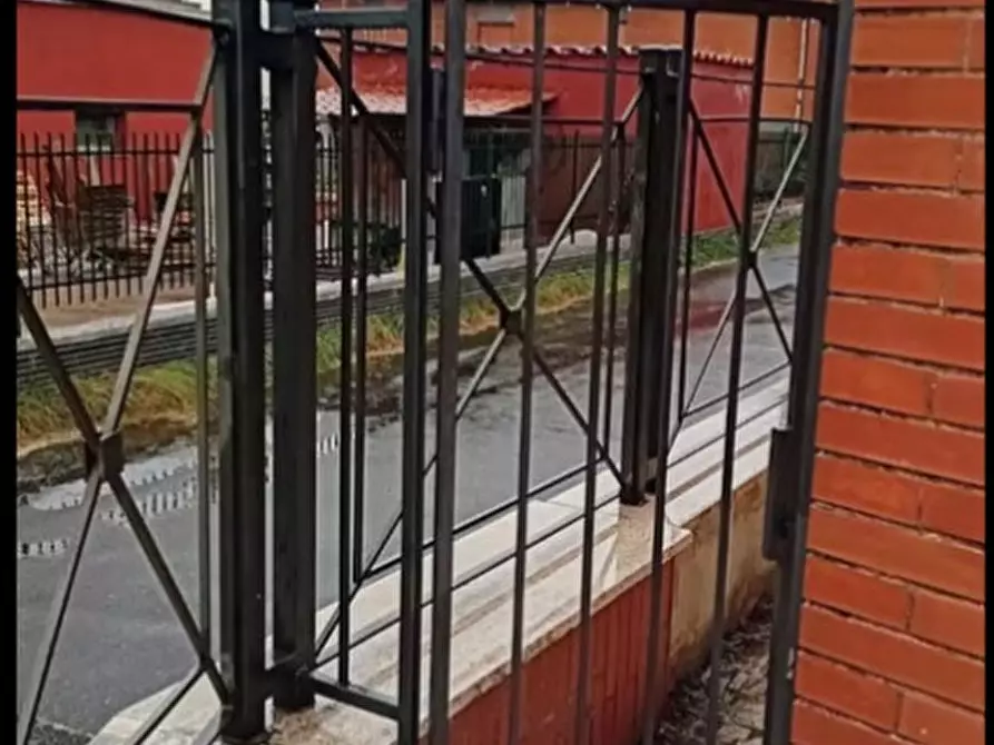 Immagine 3 di Ufficio in affitto  in Via di campo romano a Roma