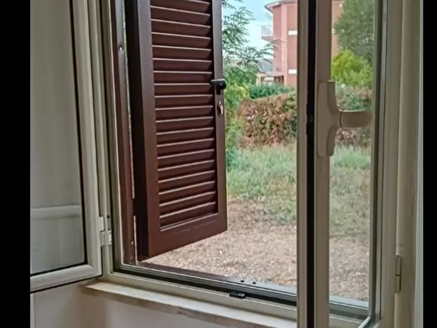 Immagine 6 di Ufficio in affitto  in Via di campo romano a Roma