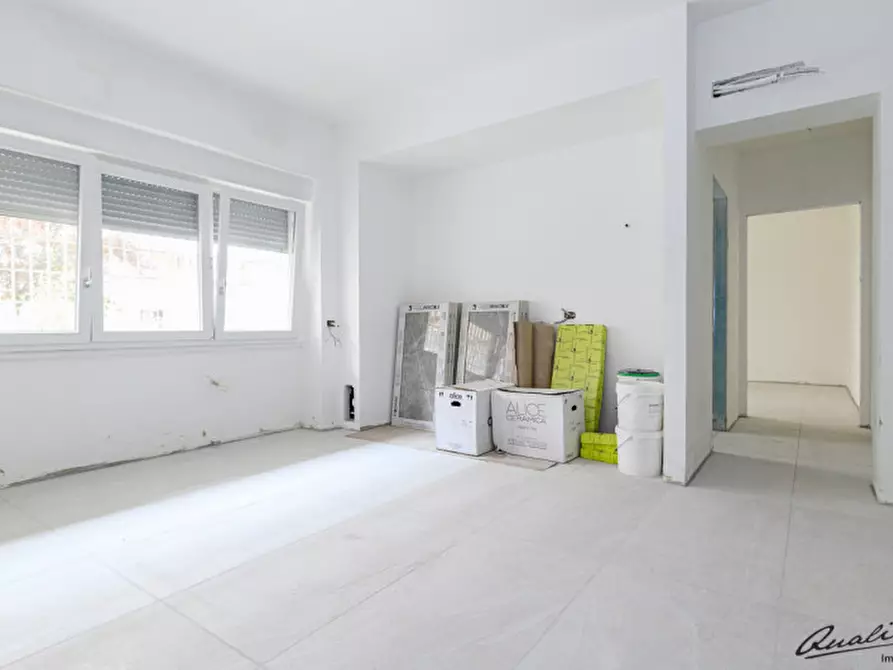 Immagine 1 di Appartamento in vendita  in VIA VAL DI NON a Roma