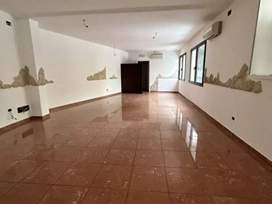 Immagine 3 di Attività commerciale in vendita  in via ceron a Padova