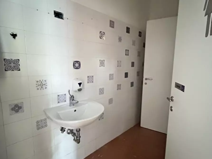 Immagine 7 di Attività commerciale in vendita  in via ceron a Padova