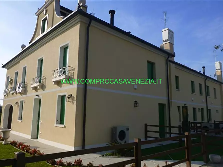 Immagine 1 di Casa bifamiliare in vendita  in VIA MARCONI a Mogliano Veneto