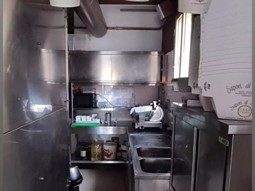 Immagine 9 di Attività commerciale in vendita  in Via Fantini a Bologna