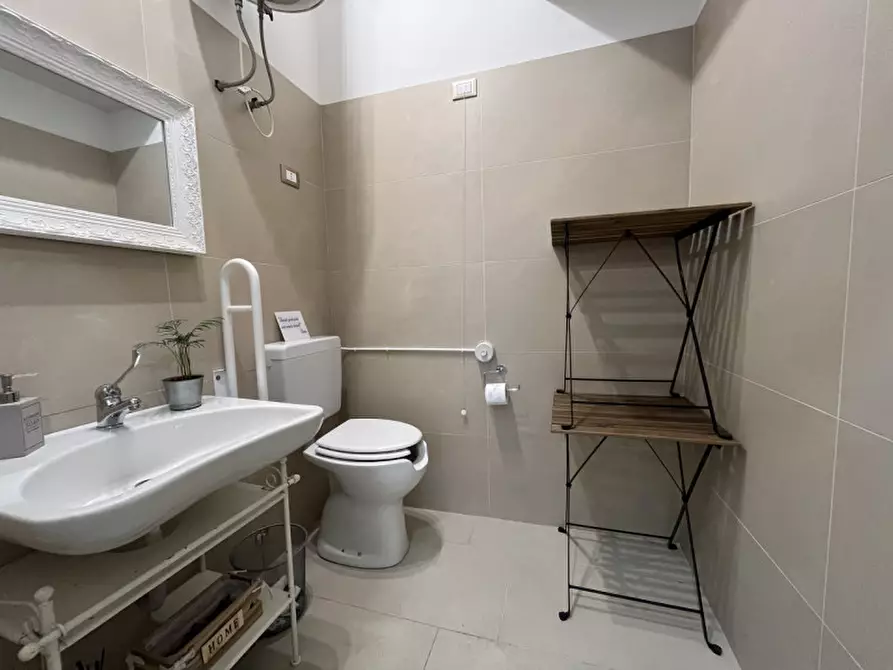 Immagine 12 di Attività commerciale in vendita  in Via Fantini a Bologna