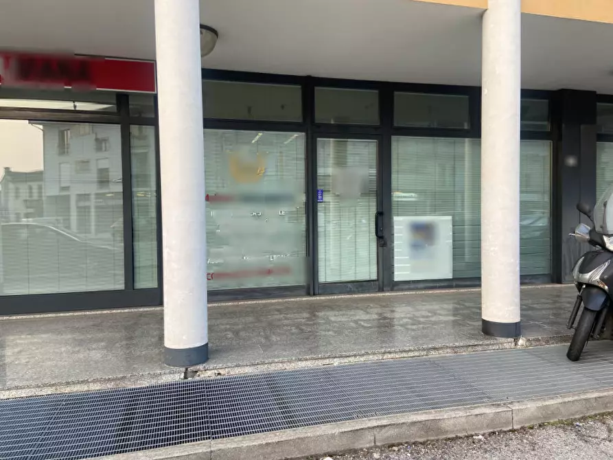 Immagine 1 di Negozio in affitto  in VIA IV NOVEMBRE a Mestrino