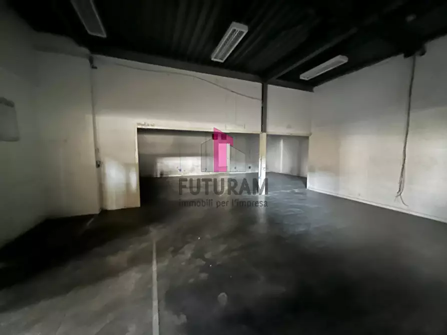 Immagine 21 di Capannone industriale in affitto  a Vicenza
